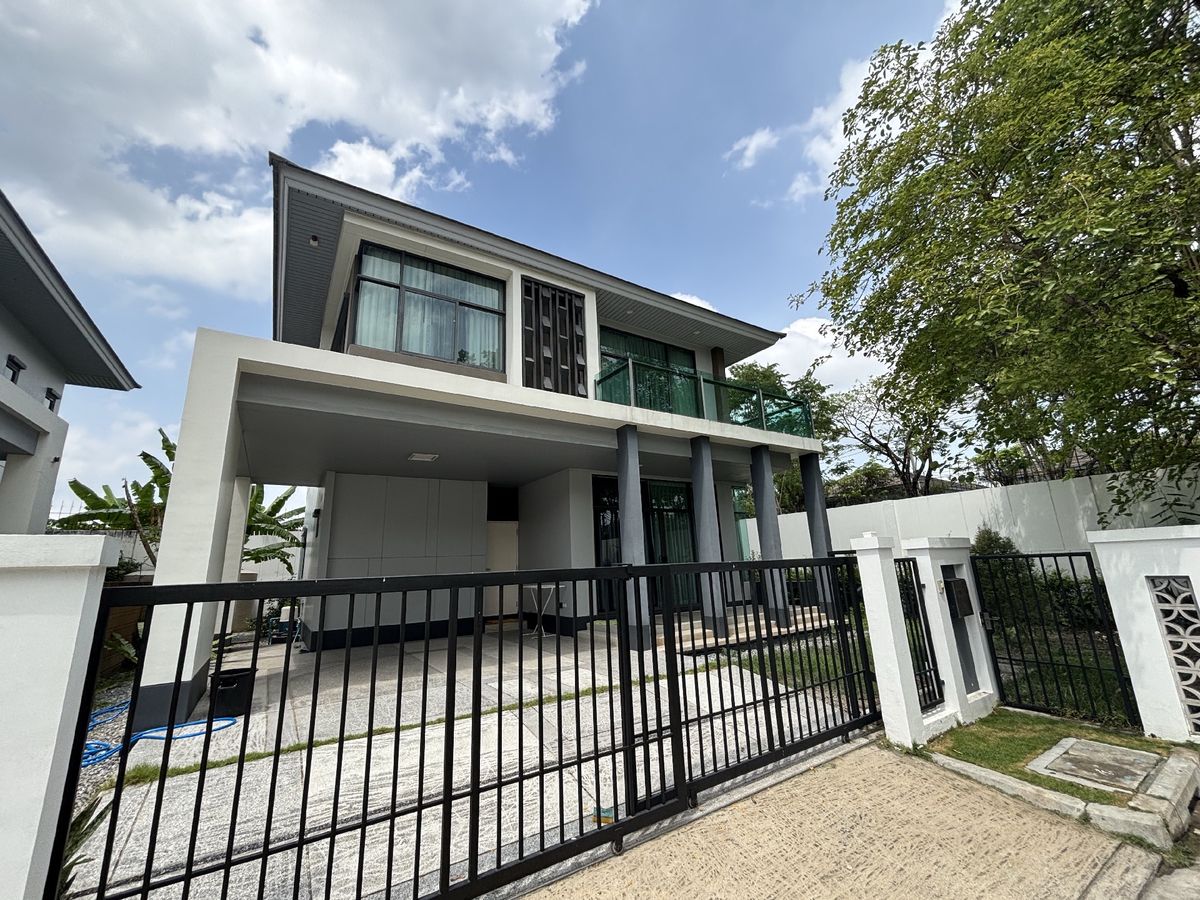 For SaleHousePattanakan, Srinakarin : For sale with tenant!!! Single house, Setthasiri, Phatthanakan, end unit, fully furnished, ready to move in ‼️⛳️ Land size 79 square wah ⛳️ Usable area 194 square meters ⛳️ 4 bedrooms / 3 bathrooms