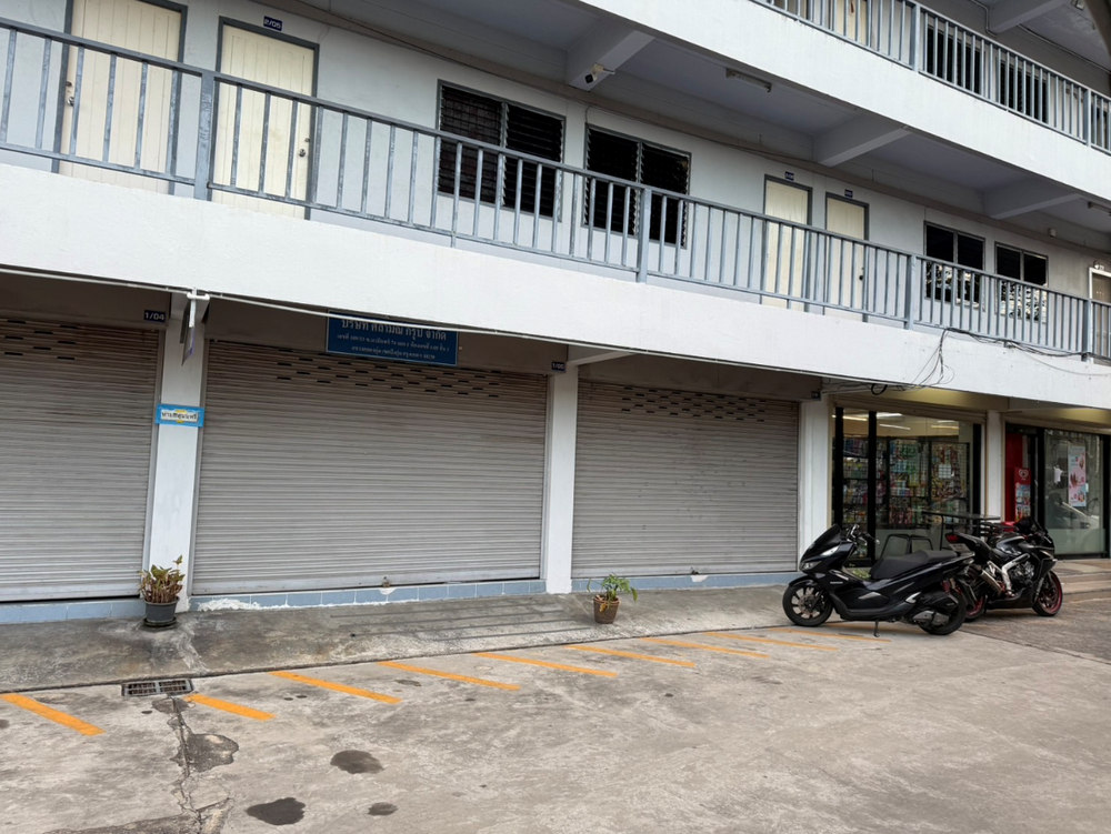 For RentRetail SpaceNawamin, Ramindra : For rent: Shop space, restaurant, rooms, warehouse, and parking space inside Udomchok Building, Soi Nawamin 74, Intersection 1, Bueng Kum District, behind Max Value Nawamin branch.