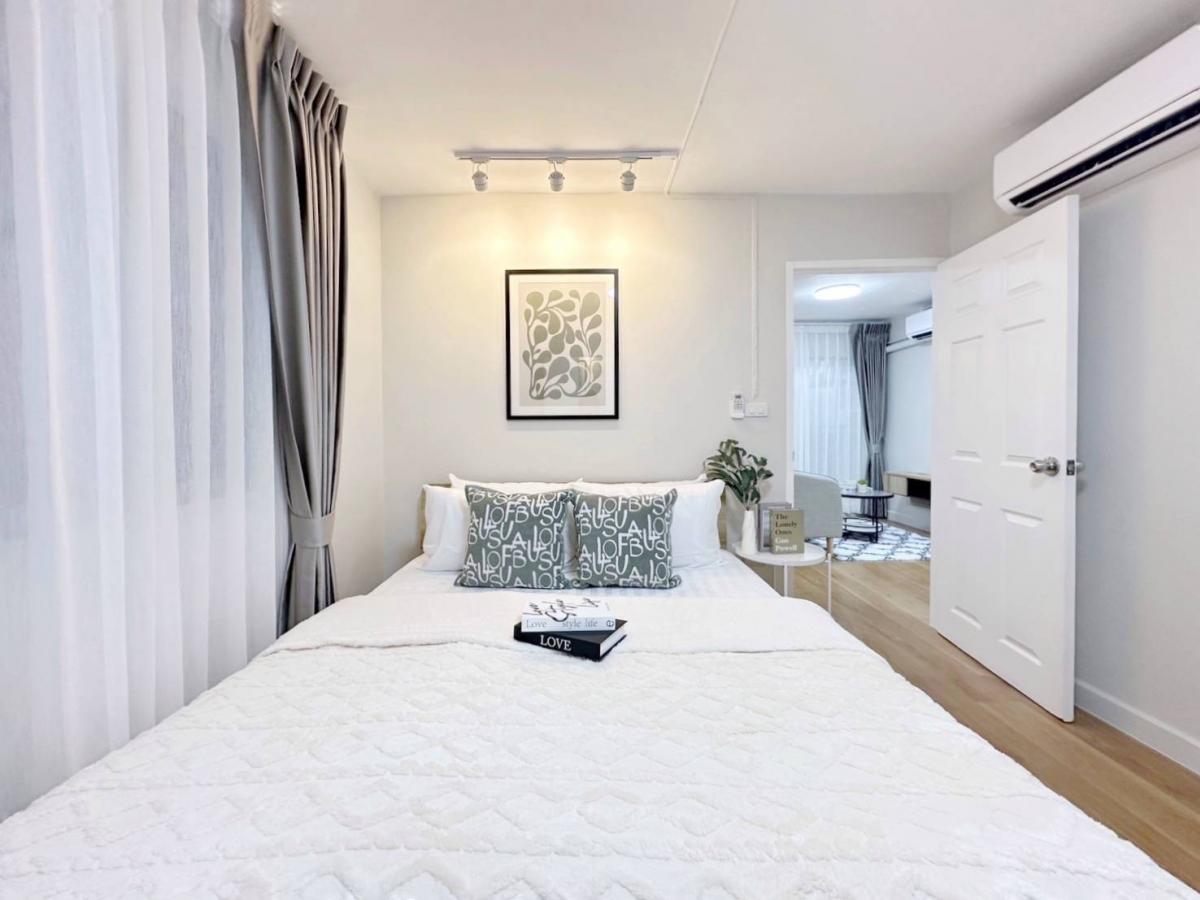 ขายคอนโดเสรีไทย-นิด้า : 📍 ทำเลปัง ใกล้เดอะมอลล์ บางกะปิ ช้อปปิ้งง่ายๆ แค่เดินออกมาไม่กี่นาทีก็ถึงห้าง จะกินข้าว ช้อปของใช้ หรือจะพักผ่อนในวันหยุด ก็ครบจบในที่เดียว!🌳อัสสกาญจน์เพลส🌳