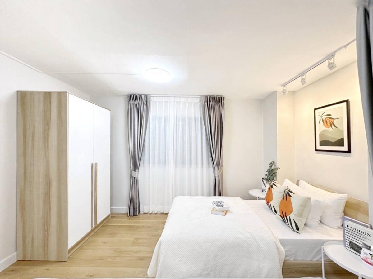 ขายคอนโดเสรีไทย-นิด้า : 📍 ทำเลปัง ใกล้เดอะมอลล์ บางกะปิ ช้อปปิ้งง่ายๆ แค่เดินออกมาไม่กี่นาทีก็ถึงห้าง จะกินข้าว ช้อปของใช้ หรือจะพักผ่อนในวันหยุด ก็ครบจบในที่เดียว!🌳อัสสกาญจน์เพลส🌳