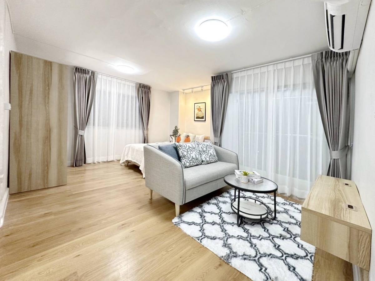 ขายคอนโดเสรีไทย-นิด้า : 📍 ทำเลปัง ใกล้เดอะมอลล์ บางกะปิ ช้อปปิ้งง่ายๆ แค่เดินออกมาไม่กี่นาทีก็ถึงห้าง จะกินข้าว ช้อปของใช้ หรือจะพักผ่อนในวันหยุด ก็ครบจบในที่เดียว!🌳อัสสกาญจน์เพลส🌳