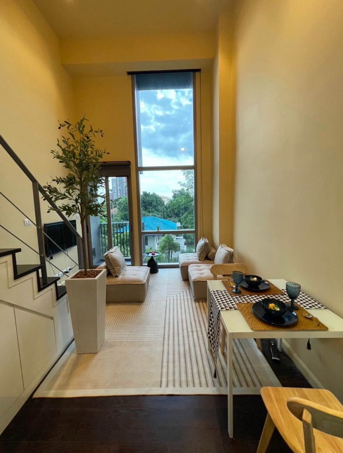 ให้เช่าคอนโดสุขุมวิท อโศก ทองหล่อ : 🐶✨ Pet Friendly ห้องสวย สไตล์ Loft ราคาดีมาก! ✨🐶  Ideo Morph 38  1 ห้องนอน | 1 ห้องน้ำ | 39 ตร.ม. เช่าเพียง 23,000 บาท/เดือน