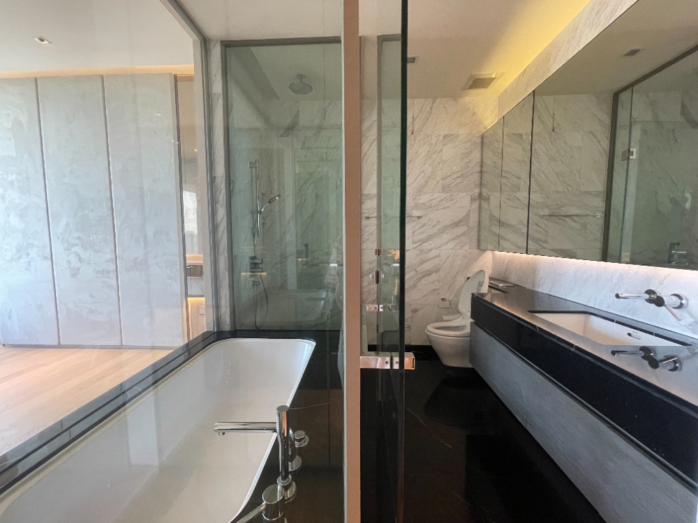 ขายคอนโดสีลม ศาลาแดง บางรัก : Saladaeng One【𝐒𝐄𝐋𝐋】🔥สัมผัสความเรียบหรูในทุกมุมมอง คอนโดใจกลางเมืองที่เป็นมากกว่าที่พักอาศัย พร้อมเข้าอยู่🔥 ติดต่อไลน์ไอดี: @hacondo