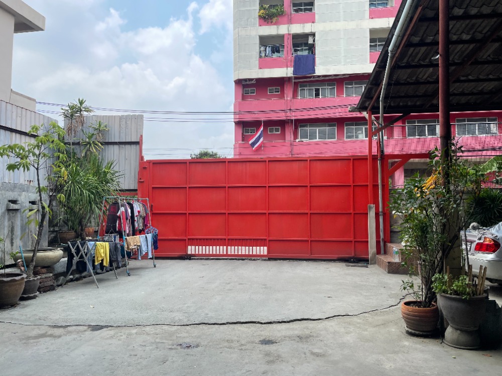 For SaleWarehouseOnnut, Udomsuk : For sale! Warehouse with house - Soi On Nut 86, Intersection 2