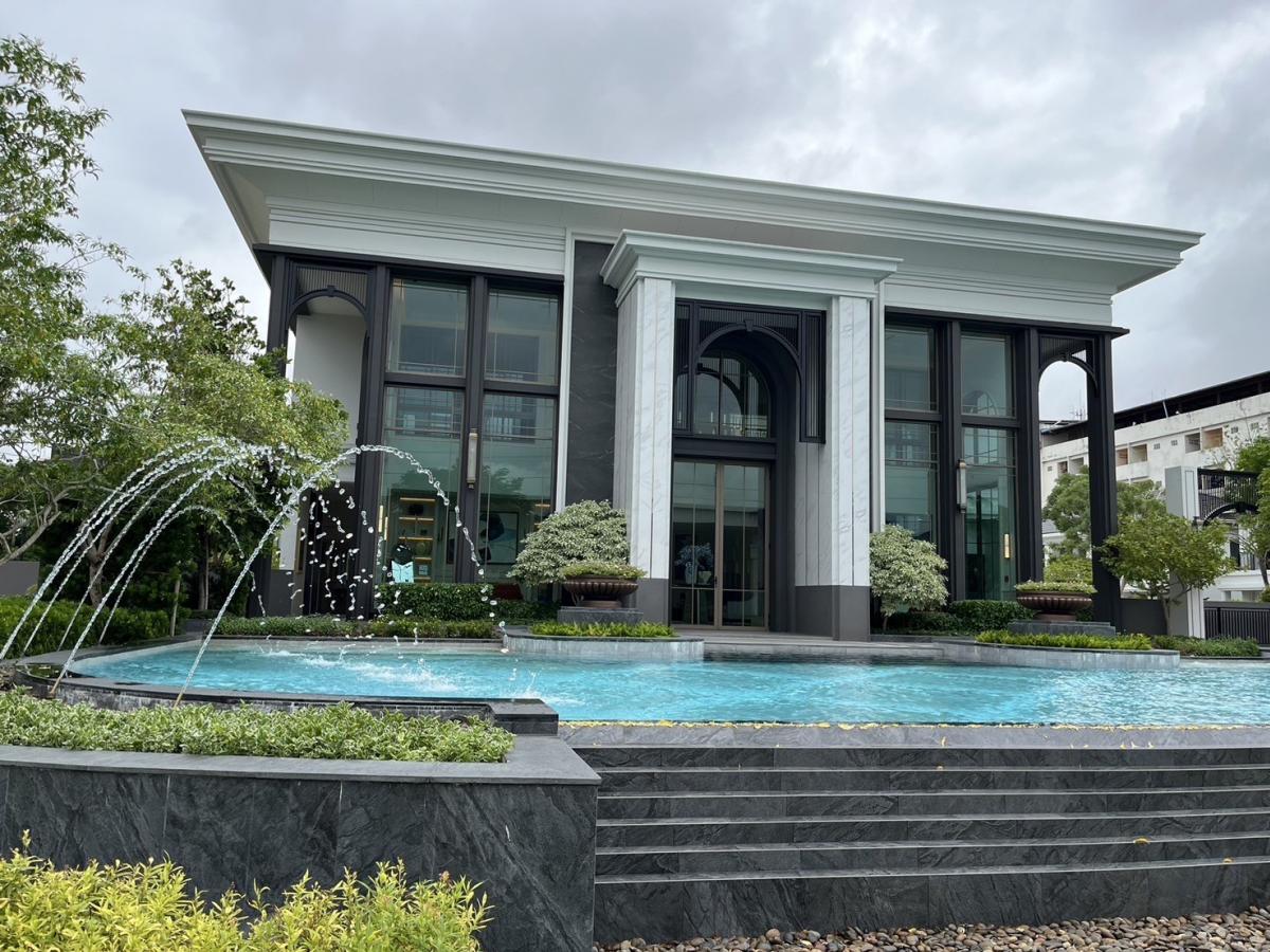 For SaleHouseBangna, Bearing, Lasalle : Luxury house for sale, Setthasiri Bangna project, 99 sq m, 4 bedrooms, 5 bathrooms, 4 parking spaces, selling for 25.9 million.