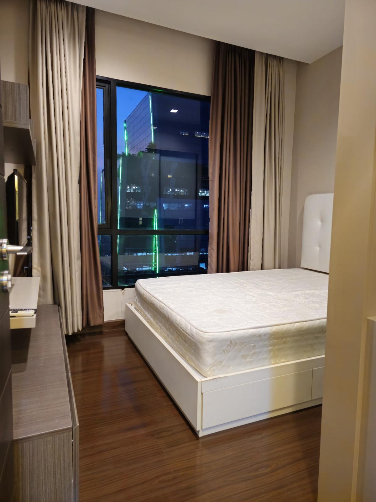 For RentCondoRatchadapisek, Huaikwang, Suttisan : Ivy Ampio Condo f or RENT ให้เช่า ** @50,000บาท/month Call 096-2615656 ห้องกว้างมาก 78 ตรม. 2 นอน 2 น้ำ เฟอร์ครบ พร้อมอยู่ Location : Huaikwang -Ratchada - Rama9 Rental Price : 59,000 Baht/Month Condominium near MRT : Thai culture Station Condo