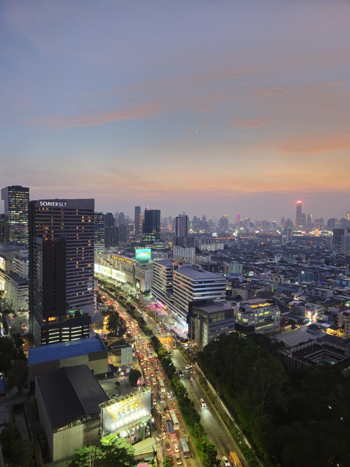 For RentCondoRatchadapisek, Huaikwang, Suttisan : Ivy Ampio Condo f or RENT ให้เช่า ** @50,000บาท/month Call 096-2615656 ห้องกว้างมาก 78 ตรม. 2 นอน 2 น้ำ เฟอร์ครบ พร้อมอยู่ Location : Huaikwang -Ratchada - Rama9 Rental Price : 59,000 Baht/Month Condominium near MRT : Thai culture Station Condo