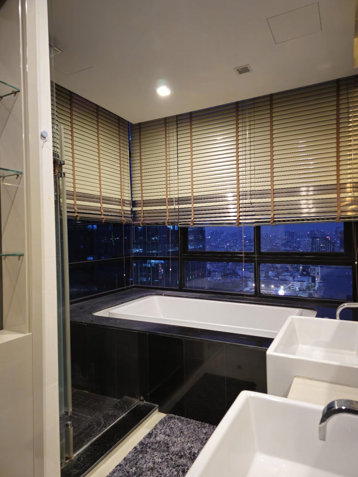 For RentCondoRatchadapisek, Huaikwang, Suttisan : Ivy Ampio Condo f or RENT ให้เช่า ** @50,000บาท/month Call 096-2615656 ห้องกว้างมาก 78 ตรม. 2 นอน 2 น้ำ เฟอร์ครบ พร้อมอยู่ Location : Huaikwang -Ratchada - Rama9 Rental Price : 59,000 Baht/Month Condominium near MRT : Thai culture Station Condo