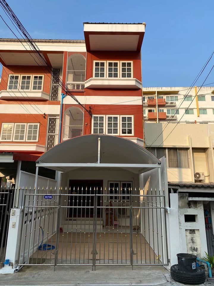 ให้เช่าทาวน์โฮมลาดพร้าว เซ็นทรัลลาดพร้าว : ให้เช่าทาวน์โฮม3ชั้น ถนนลาดพร้าว29 แอร์5เครื่อง เฟอร์นิเจอร์บางส่วน มี4นอน5น้ำ ราคาเช่าเดือนละ25,000บาท