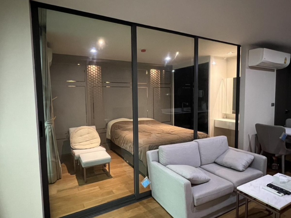 For RentCondoSiam Paragon ,Chulalongkorn,Samyan : 📌Ready to move in Condo  Altitude Define     📌 Line : @jhrrealestate