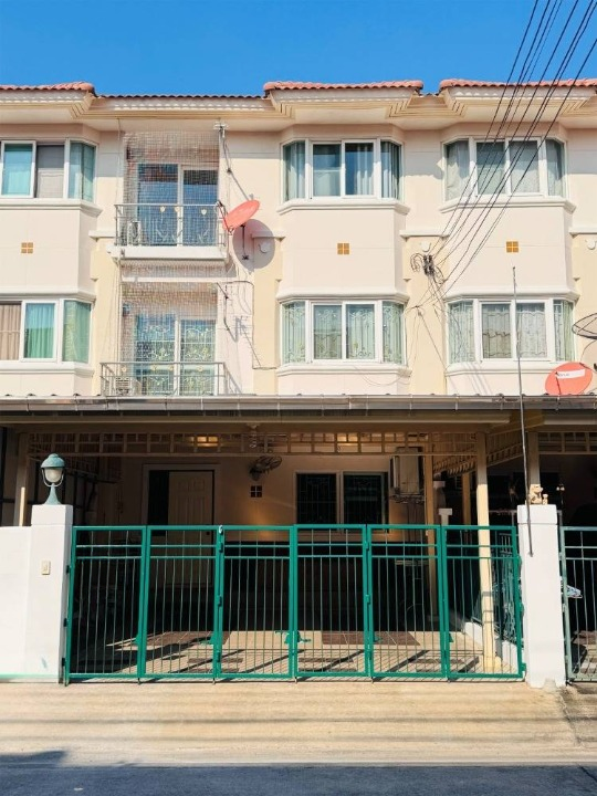 For RentHouseVipawadee, Don Mueang, Lak Si : Townhouse for rent, Supalai Ville, Lak Si - Don Mueang, near Don Mueang BTS Station, only 5 minutes away.
