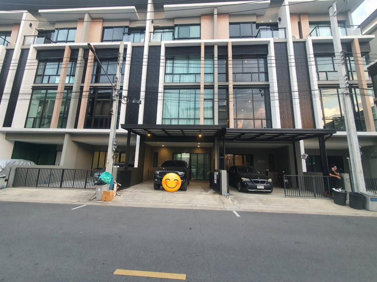 For RentTownhomeKaset Nawamin,Ladplakao : #Home office for rent, Premium Place 10 project, Kaset-Nawamin, Ram Intra Home Office, 4 floors, width 5.7 meters, usable area 255 sq m.