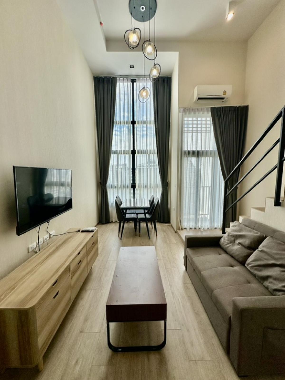 ให้เช่าคอนโดพระราม 9 เพชรบุรีตัดใหม่ RCA : For Rent: IDEO RAMA9-Asoke Brand new condo with best location in New CBD🎉🎉🧲สำหรับเช่า: ไอดีโอ พระราม9-อโศก คอนโดใหม่ บนทำเลทองใจกลางNew CBDType: DuplexSize: 26.37Sq.M. total area 38.37sq.m.Floor: 35stFurniture & Appliances: Fully FurnishView: CityFaci