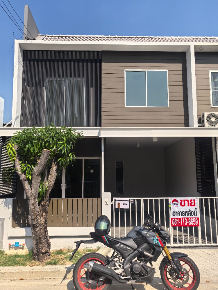 For SaleTownhomeNawamin, Ramindra : ✅ For sale cheap, The Colors, Wongwaen-Ramintra, corner house, fully extended, beautiful like new, kitchen with garage