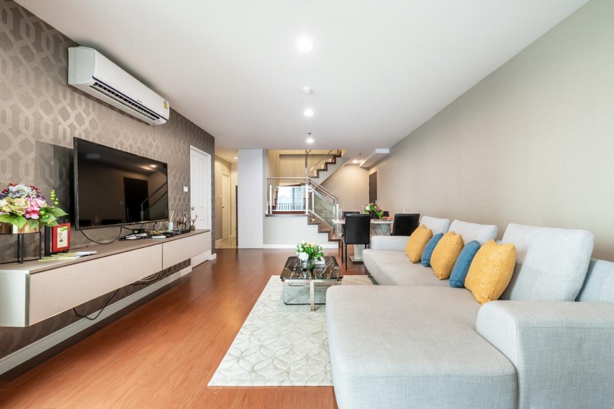 For SaleCondoRama9, Petchburi, RCA : Belle Grand Rama 9: Luxury 3Bed/3Bath Condo near BTS- MRT Rama 9For sale 15 million, rent 85,000/month. Fully equipped with amenities!