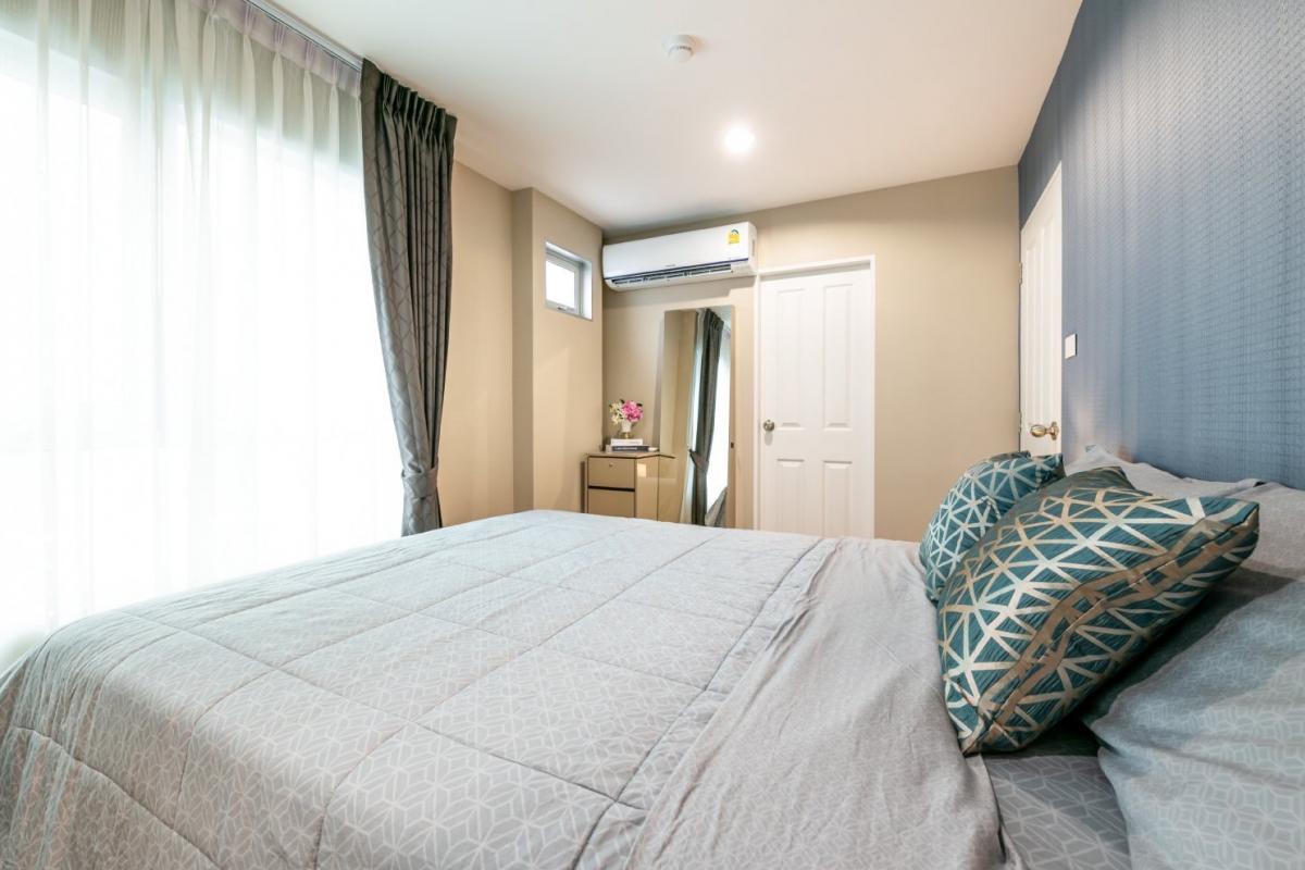 For SaleCondoRama9, Petchburi, RCA : Belle Grand Rama 9: Luxury 3Bed/3Bath Condo near BTS- MRT Rama 9For sale 15 million, rent 85,000/month. Fully equipped with amenities!