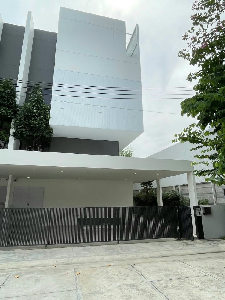 For RentHome OfficeVipawadee, Don Mueang, Lak Si : Home office for rent, corner building, Vibhavadi Road 84, near Don Mueang Airport, near expressway, near Si Mum Muang Market