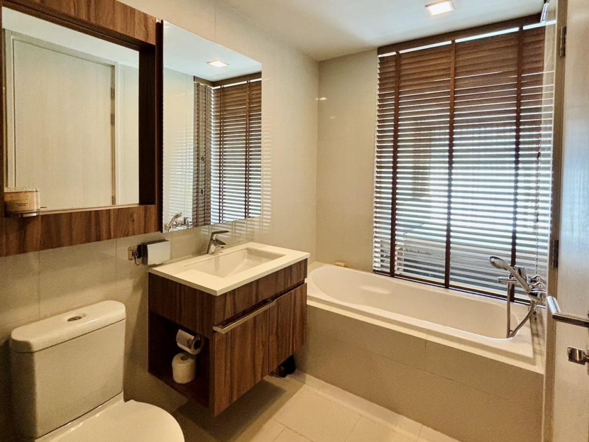 For SaleCondoSukhumvit, Asoke, Thonglor : For sale Via 31 size 72.03 2 bed 2 bath Corner only 9,700,000 contact 086-795-9997 (Jimmy)