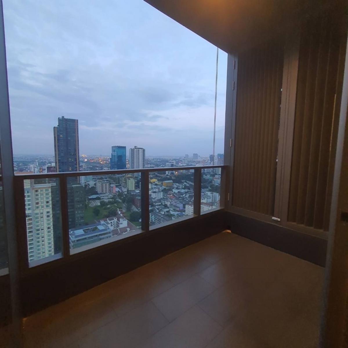 Sale DownCondoSukhumvit, Asoke, Thonglor : Selling down payment Aestiq Thonglor size 152.27 Sq.m 3 bed 3 bath only 53,000,000 contact 086-795-9997 (Jimmy)