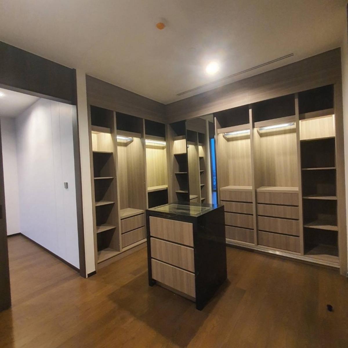 Sale DownCondoSukhumvit, Asoke, Thonglor : Selling down payment Aestiq Thonglor size 152.27 Sq.m 3 bed 3 bath only 53,000,000 contact 086-795-9997 (Jimmy)