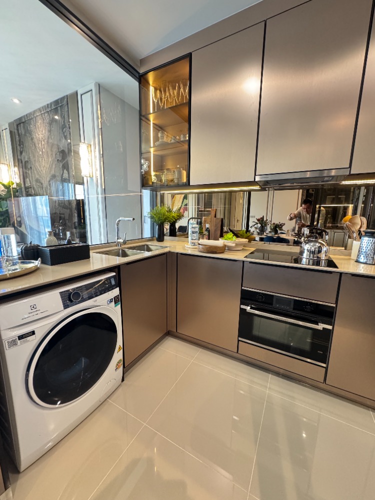 ขายคอนโดคลองเตย กล้วยน้ำไท : Penthouse Unit 1 เดียวในโครงการ 3 นอน 3 น้ำ 133 ตารางเมตร วิวแม่น้ำ แต่งด้วยเฟอร์ฯนำเข้าทั้งห้อง