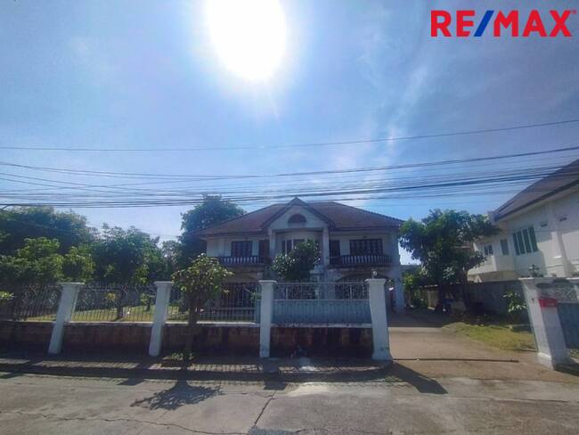 For SaleHousePhutthamonthon, Salaya : House for sale, Sinthap Nakhon, Phutthamonthon Sai 2, near The Mall Bang Khae, BTS Lak Song, Kanchanaphisek Road, many entrances and exits, convenient travel