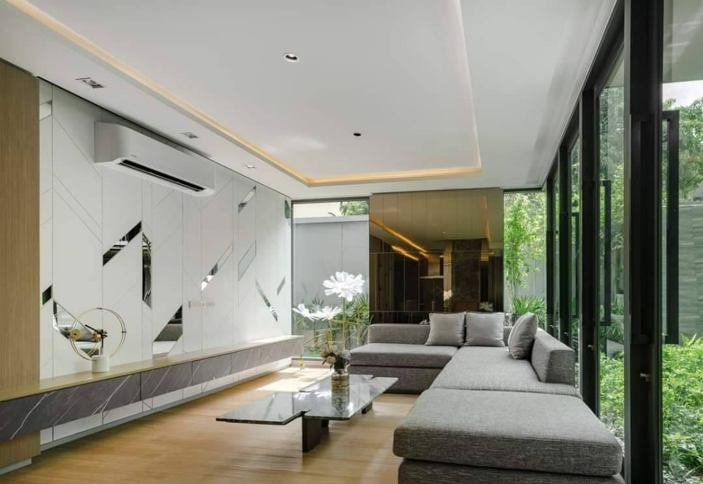 ขายคอนโดพระราม 9 เพชรบุรีตัดใหม่ RCA : ขาย LLOYD SOONVIJAI-THONGLOR ลอยด์ ศูนย์วิจัย-ทองหล่อ คอนโดพร้อมอยู่ ใกล้ รพ.กรุงเทพ , ทองหล่อ 1 ห้องนอน 27 ตร.ม. เริ่ม 3.65 ลบ.*