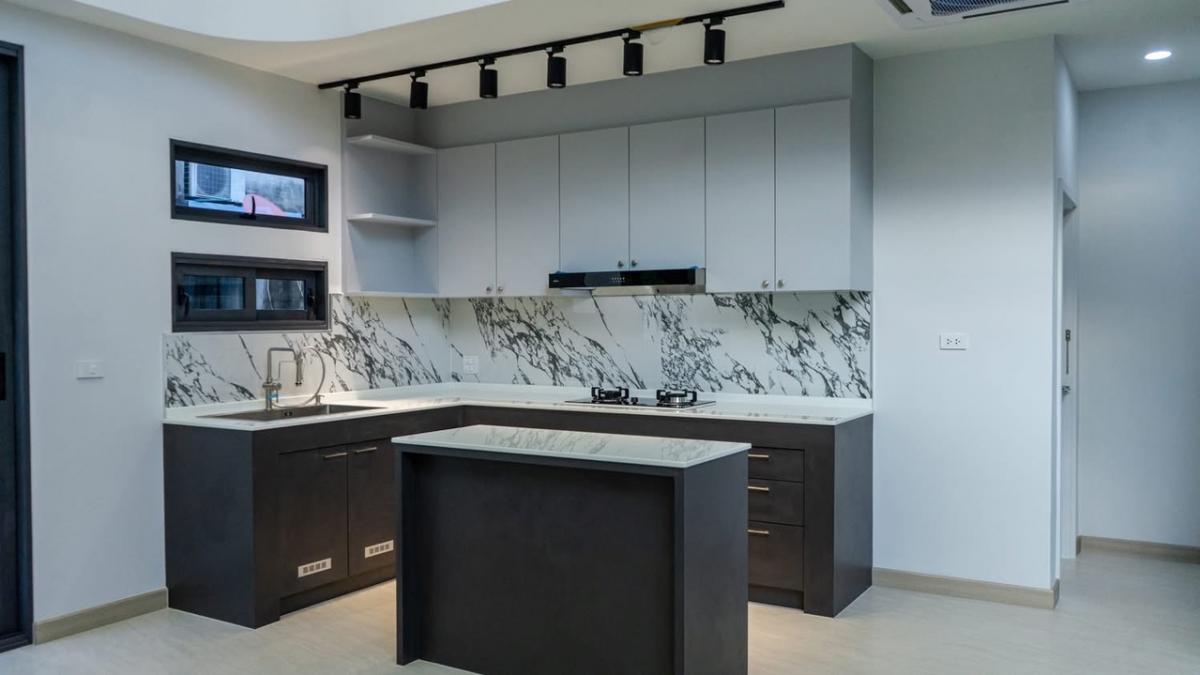 ขายบ้านอ่อนนุช อุดมสุข : ขายบ้าน สุขุมวิท 77 ปากซอยอ่อนนุช 44 ขนาด 350 Sq.m 3 bed 4 bath 16,800,000 ติดต่อ 086-795-9997 (จิมมี่)