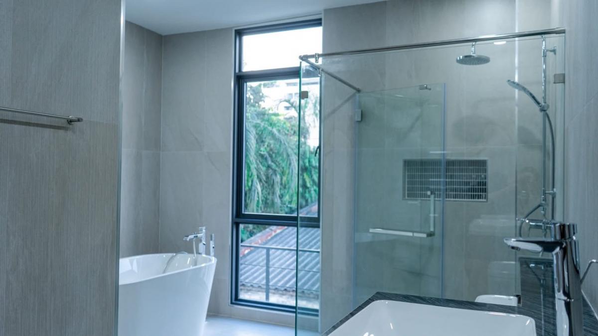 ขายบ้านอ่อนนุช อุดมสุข : ขายบ้าน สุขุมวิท 77 ปากซอยอ่อนนุช 44 ขนาด 350 Sq.m 3 bed 4 bath 16,800,000 ติดต่อ 086-795-9997 (จิมมี่)