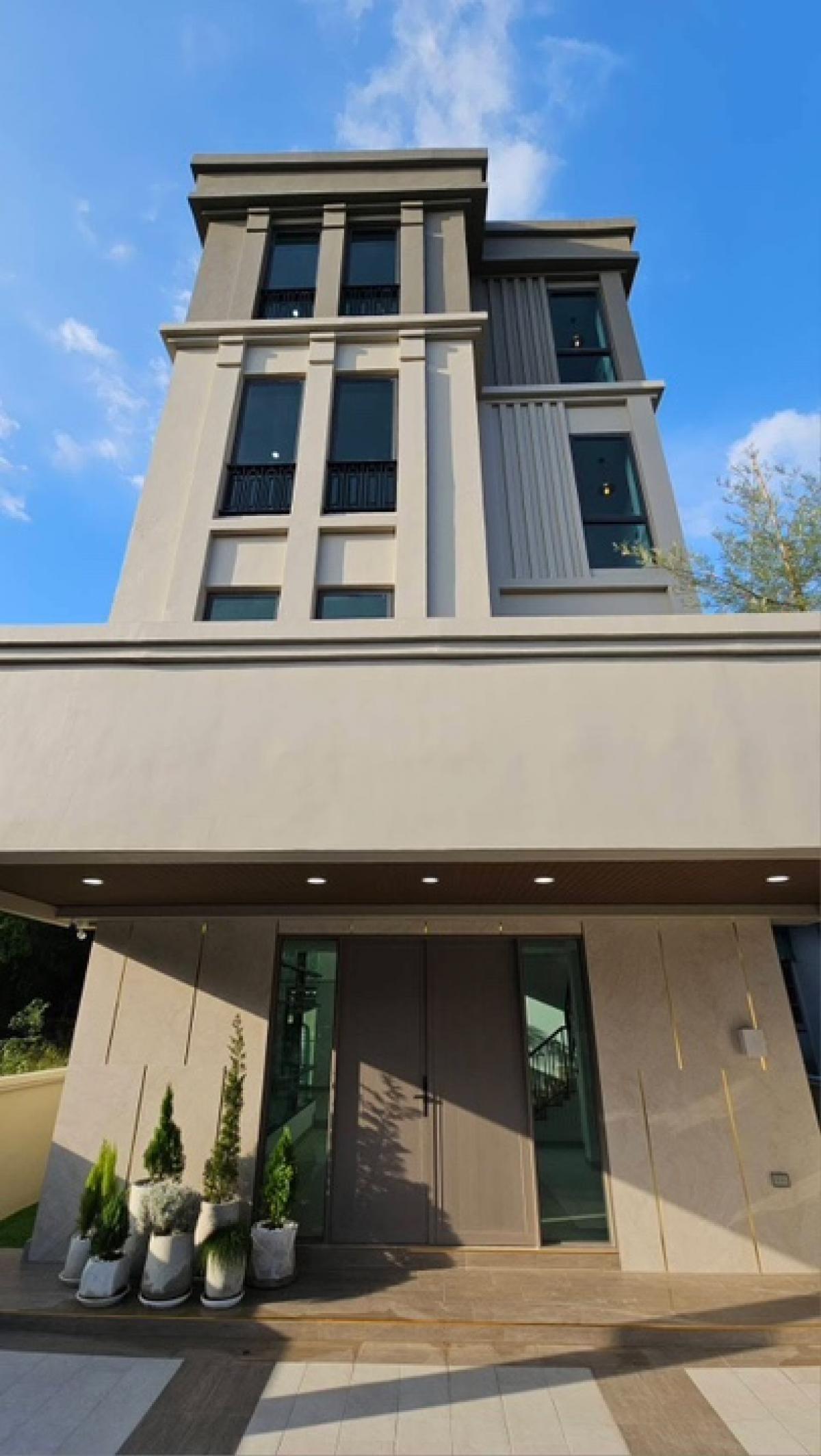 ขายบ้านอ่อนนุช อุดมสุข : ขายบ้าน สุขุมวิท 77 ปากซอยอ่อนนุช 44 ขนาด 350 Sq.m 3 bed 4 bath 16,800,000 ติดต่อ 086-795-9997 (จิมมี่)