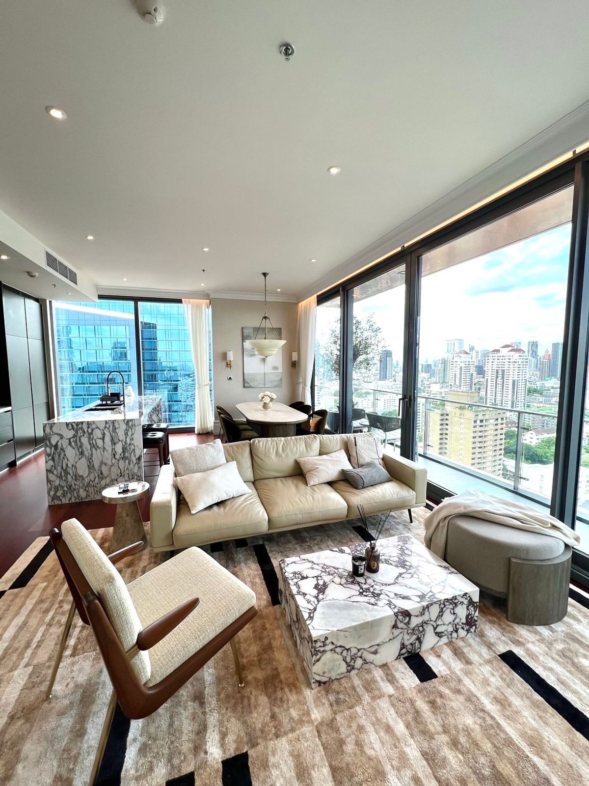 ให้เช่าคอนโดสุขุมวิท อโศก ทองหล่อ : ด่วน❗️ Khun By Yoo, 3 bed 3 bath ว่างให้เช่า Line id : @jhrthailand