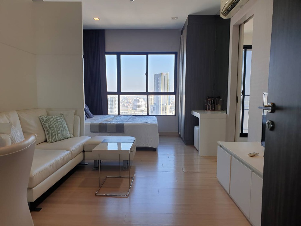 For RentCondoWongwianyai, Charoennakor : OMG2674  Nice Studio / High floor  < will be available 7-Jul-25 >  [ Urbano Absolute Sathorn - Taksin ]