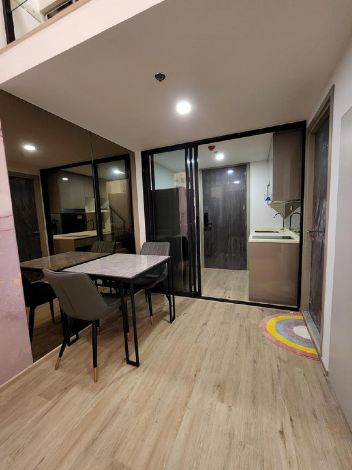For RentCondoPattanakan, Srinakarin : Condo for rent, 2 floors, The Rich Rama 9 - Srinakarin, 29th floor, Duplex room🌈 Price 22,000 baht, convenient transportation 🚊 near Hua Mak