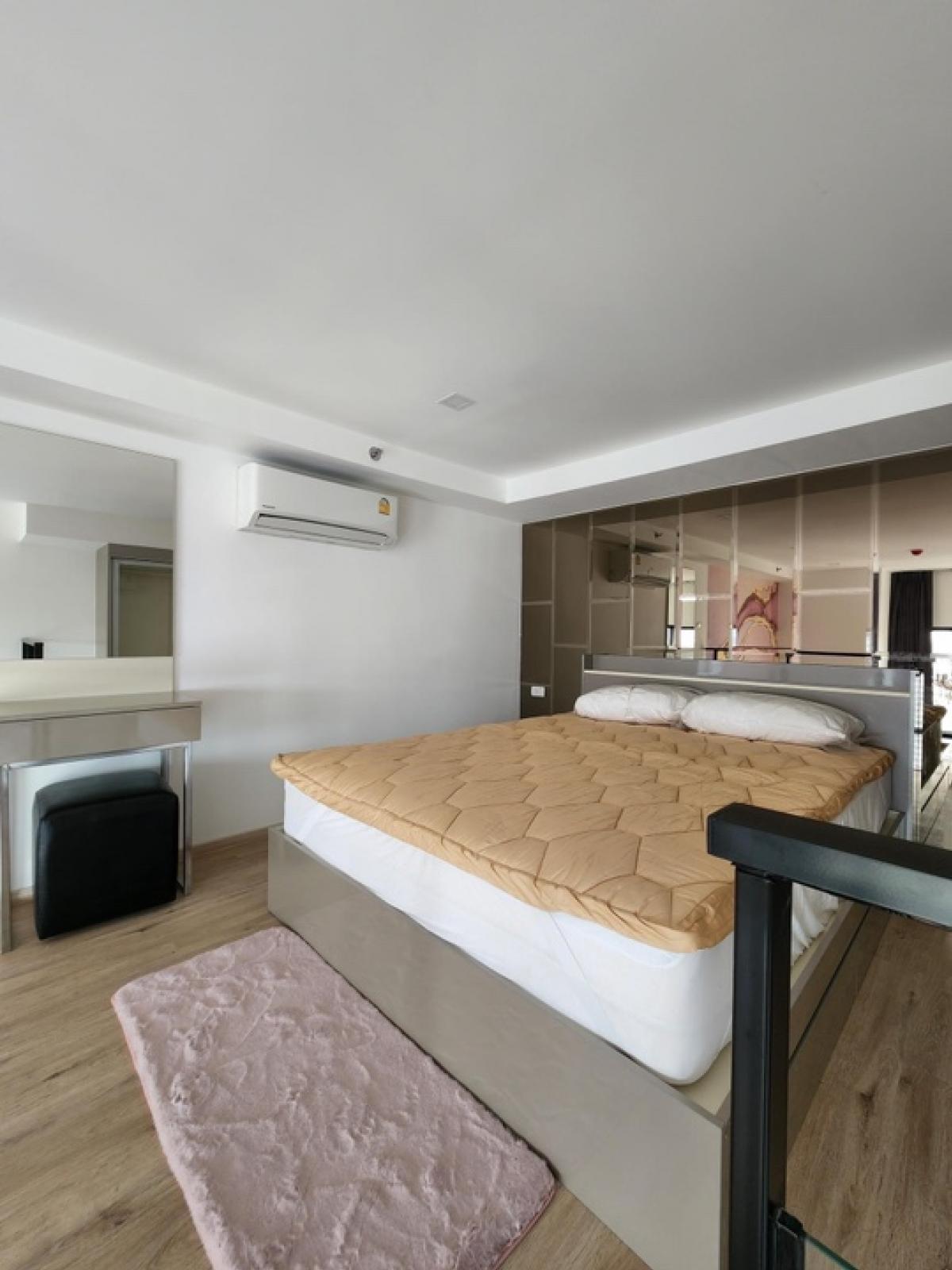 For RentCondoPattanakan, Srinakarin : Condo for rent, 2 floors, The Rich Rama 9 - Srinakarin, 29th floor, Duplex room🌈 Price 22,000 baht, convenient transportation 🚊 near Hua Mak