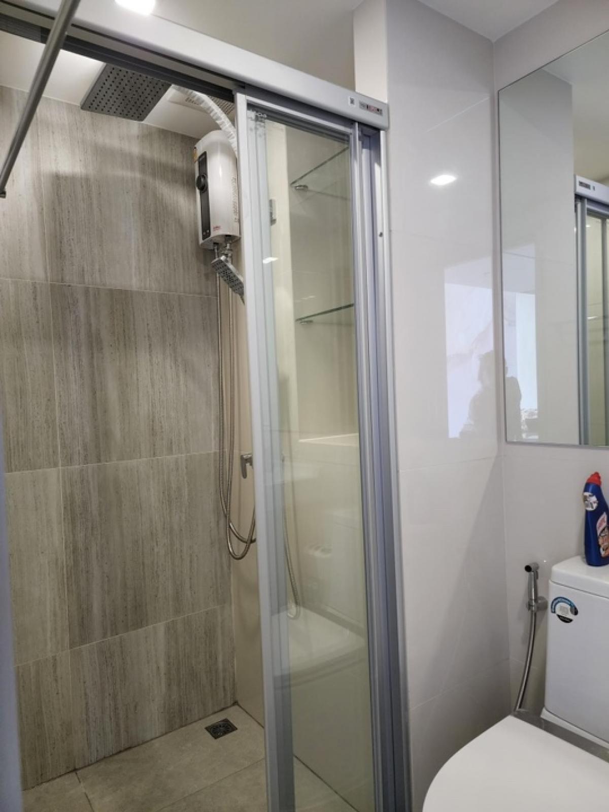 For RentCondoPattanakan, Srinakarin : Condo for rent, 2 floors, The Rich Rama 9 - Srinakarin, 29th floor, Duplex room🌈 Price 22,000 baht, convenient transportation 🚊 near Hua Mak