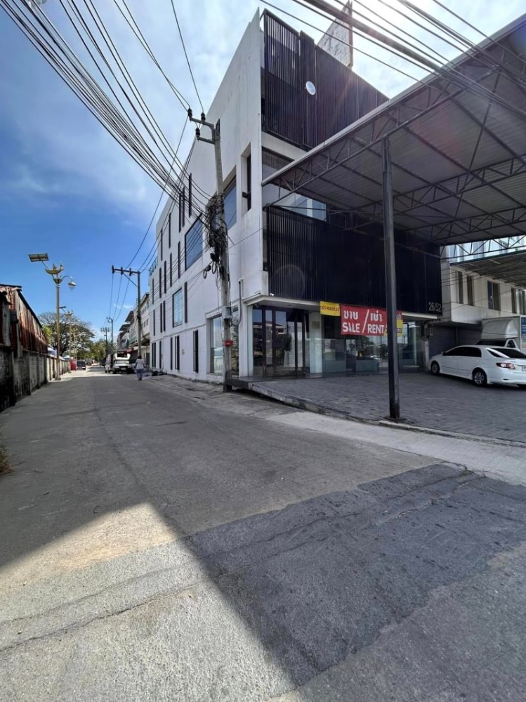 For RentHome OfficeSamut Prakan,Samrong : For rent-sale, office/showroom, 4-story building, good view, overlooking the airport. Next to Suvarnabhumi Airport #Kingkaew