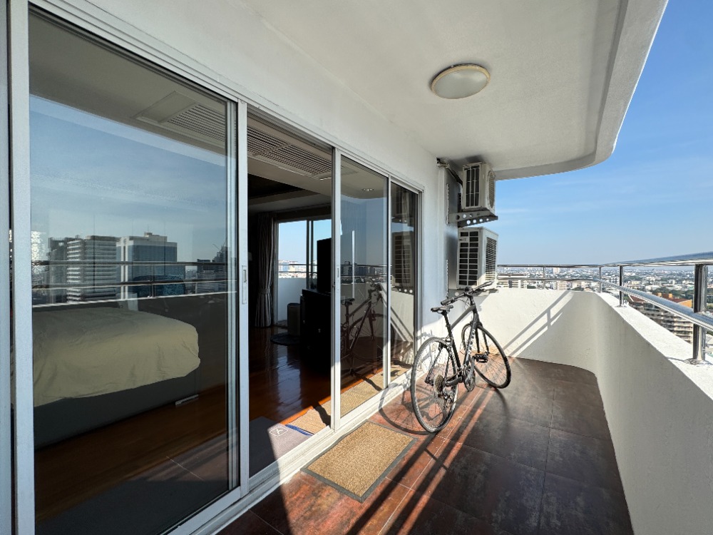 For SaleCondoSukhumvit, Asoke, Thonglor : Condo for sale in Ekkamai area!! Regent on the park 2, 3 bedrooms, fully furnished, high floor, unblocked view, near BTS Ekkamai