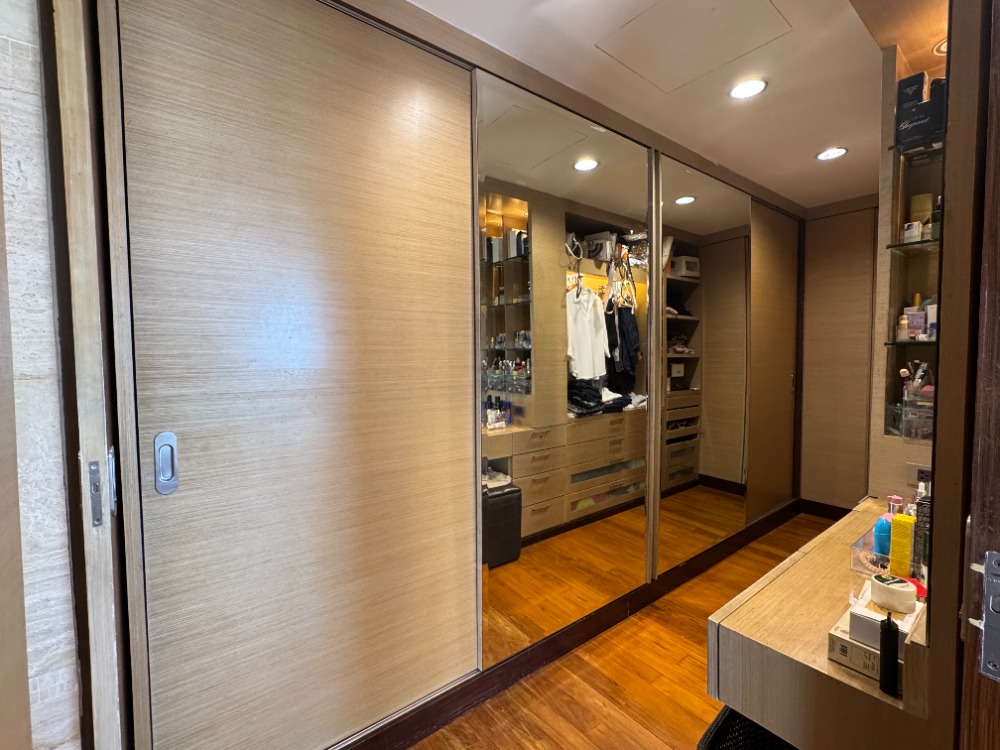 For SaleCondoSukhumvit, Asoke, Thonglor : Condo for sale in Ekkamai area!! Regent on the park 2, 3 bedrooms, fully furnished, high floor, unblocked view, near BTS Ekkamai