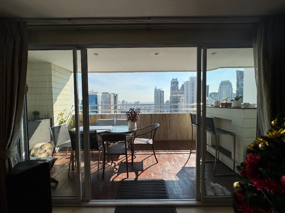 For SaleCondoSukhumvit, Asoke, Thonglor : Condo for sale in Ekkamai area!! Regent on the park 2, 3 bedrooms, fully furnished, high floor, unblocked view, near BTS Ekkamai