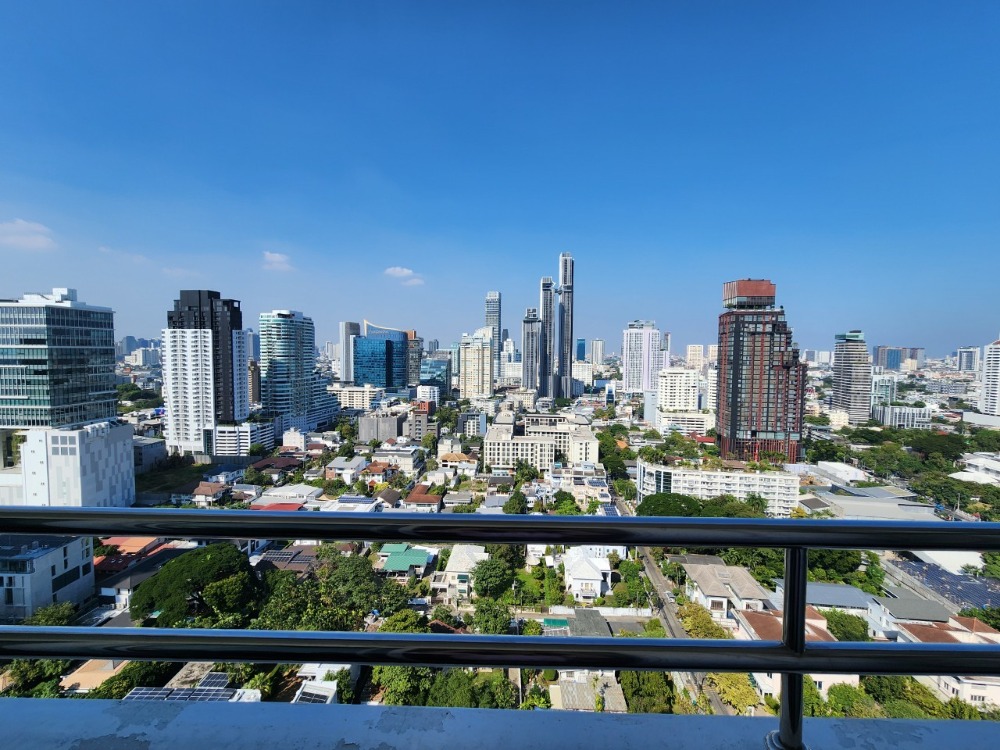 For SaleCondoSukhumvit, Asoke, Thonglor : Condo for sale in Ekkamai area!! Regent on the park 2, 3 bedrooms, fully furnished, high floor, unblocked view, near BTS Ekkamai
