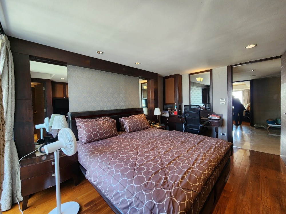 For SaleCondoSukhumvit, Asoke, Thonglor : Condo for sale in Ekkamai area!! Regent on the park 2, 3 bedrooms, fully furnished, high floor, unblocked view, near BTS Ekkamai