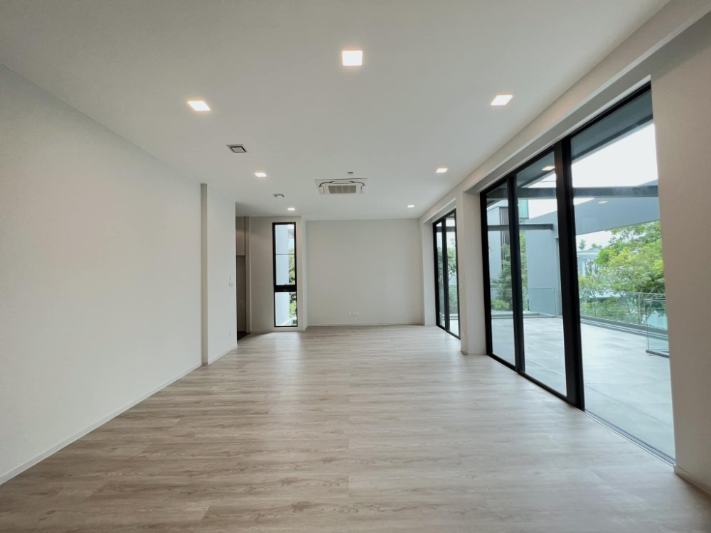 ขายบ้านพัฒนาการ ศรีนครินทร์ : รหัสทรัพย์ Bh0692 วีเว่ กรุงเทพกรีฑา ห้องขนาด 421 ตร.ม. แบบ 4 ห้องนอน 5 ห้องน้ำ ชั้น 3