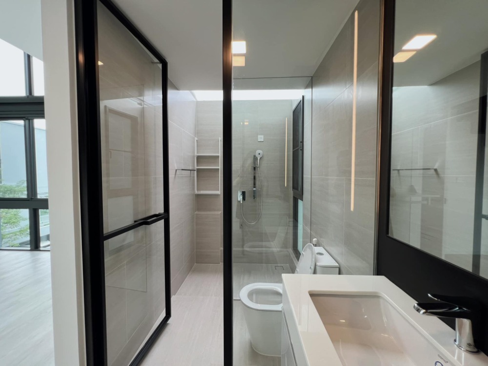 ขายบ้านพัฒนาการ ศรีนครินทร์ : รหัสทรัพย์ Bh0692 วีเว่ กรุงเทพกรีฑา ห้องขนาด 421 ตร.ม. แบบ 4 ห้องนอน 5 ห้องน้ำ ชั้น 3