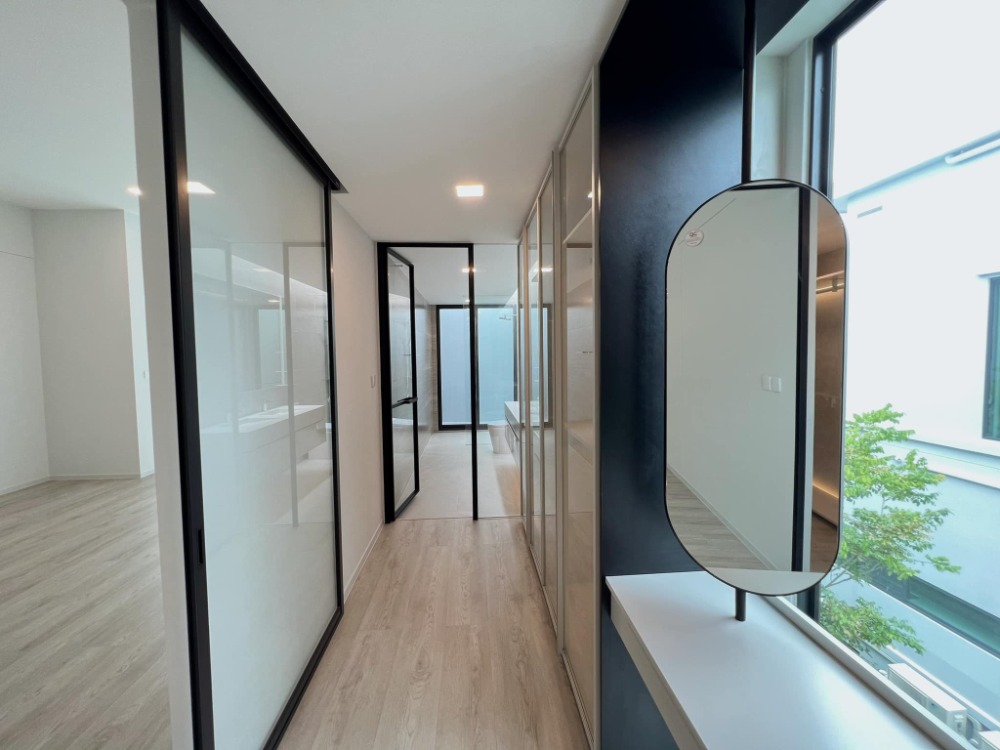 ขายบ้านพัฒนาการ ศรีนครินทร์ : รหัสทรัพย์ Bh0692 วีเว่ กรุงเทพกรีฑา ห้องขนาด 421 ตร.ม. แบบ 4 ห้องนอน 5 ห้องน้ำ ชั้น 3