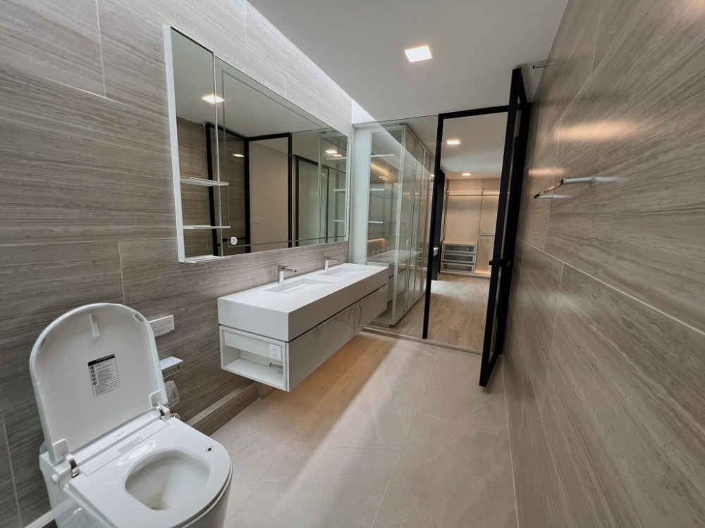 ขายบ้านพัฒนาการ ศรีนครินทร์ : รหัสทรัพย์ Bh0692 วีเว่ กรุงเทพกรีฑา ห้องขนาด 421 ตร.ม. แบบ 4 ห้องนอน 5 ห้องน้ำ ชั้น 3