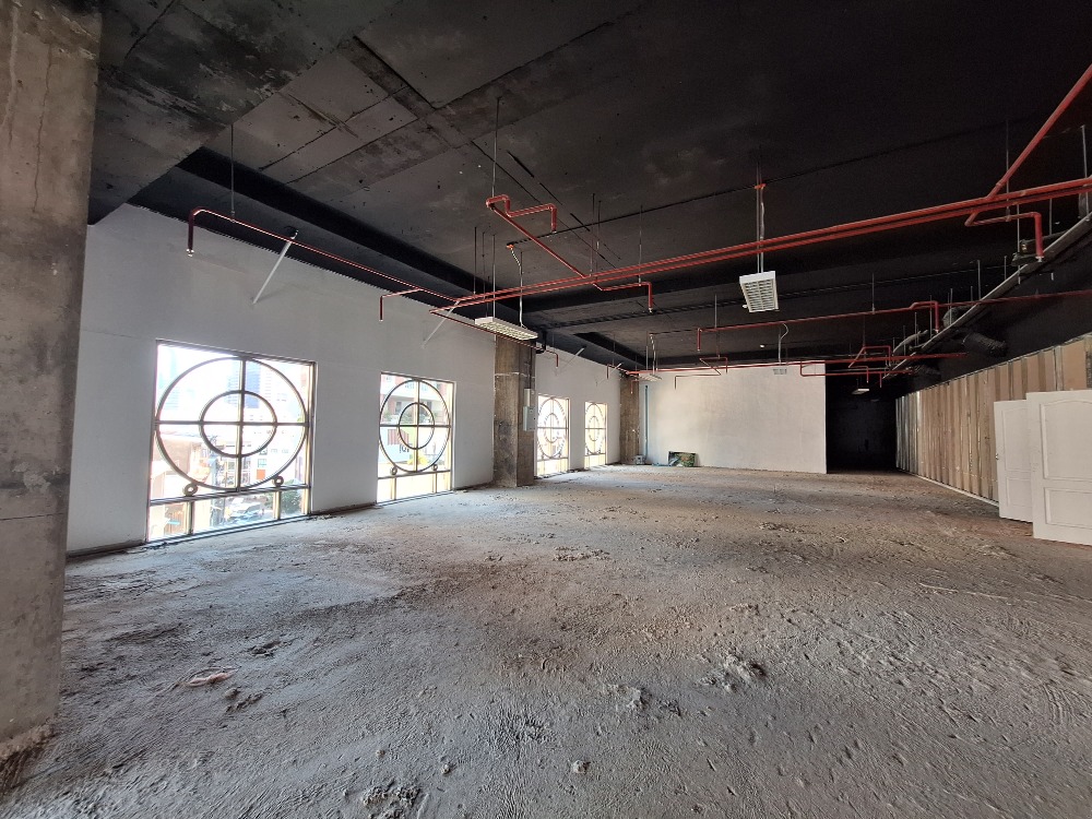 ให้เช่าร้านค้า/ตลาดนัดสุขุมวิท อโศก ทองหล่อ : พื้นที่ให้เช่า ใจกลางอโศก วิวสวย กระจกรอบด้าน เพดานสูง เหมาะทำธุรกิจทุกประเภท ** NO CO-AGENT ** 