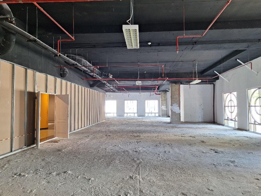 ให้เช่าร้านค้า/ตลาดนัดสุขุมวิท อโศก ทองหล่อ : พื้นที่ให้เช่า ใจกลางอโศก วิวสวย กระจกรอบด้าน เพดานสูง เหมาะทำธุรกิจทุกประเภท ** NO CO-AGENT ** 