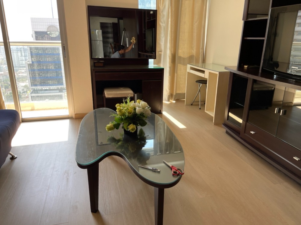 For RentCondoSilom, Saladaeng, Bangrak : Silom Suite Room for Rent (Sathorn 12)