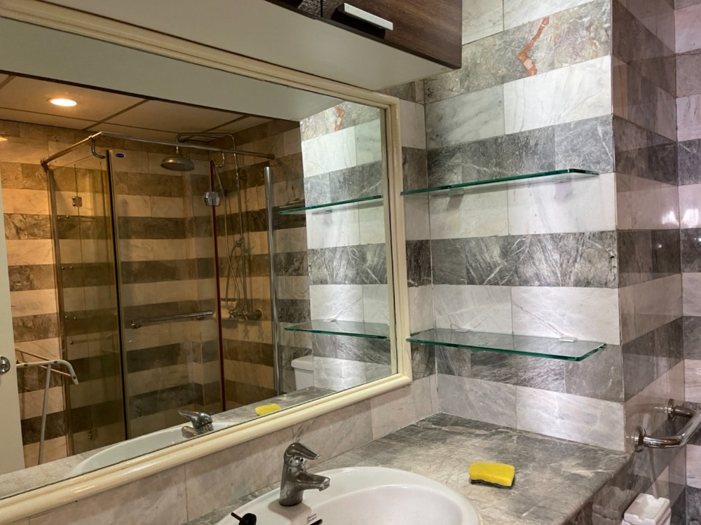 For RentCondoSilom, Saladaeng, Bangrak : Silom Suite Room for Rent (Sathorn 12)