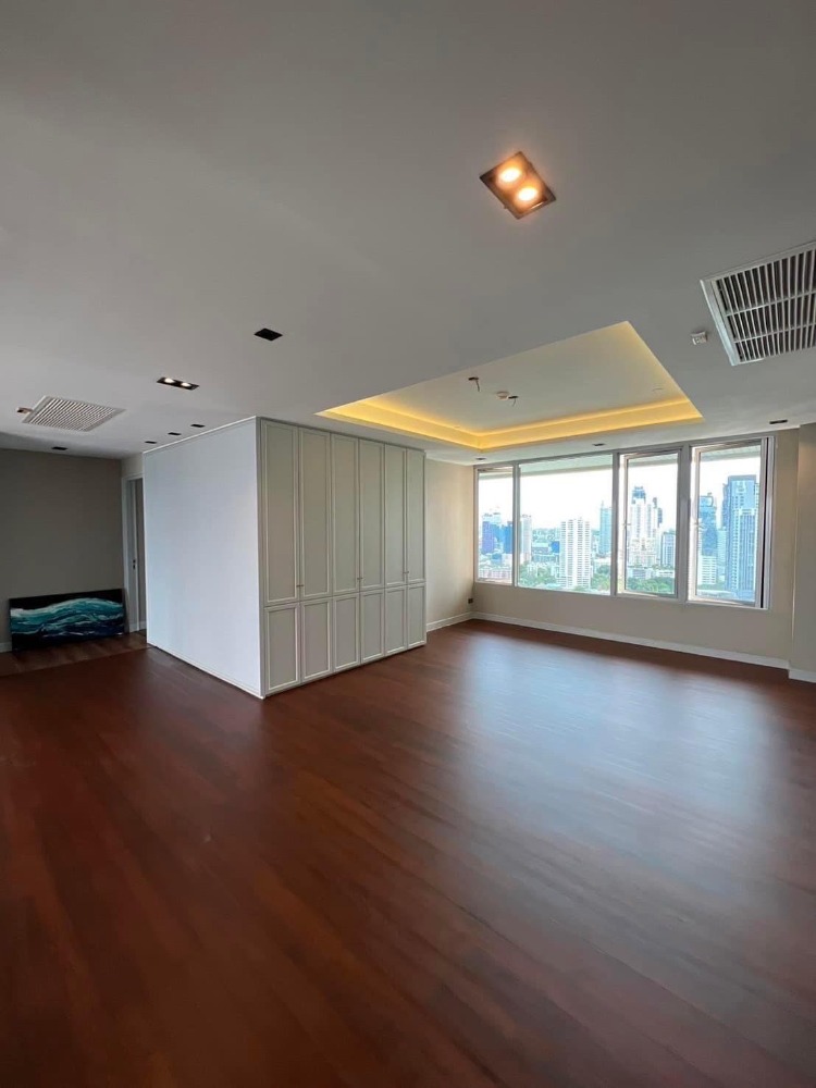 For SaleCondoSukhumvit, Asoke, Thonglor : ❖ Prime Location ❖ 25+ Floor 162.50 sq.m. | 2 Bedrooms, Private Lift | Near BTS Thonglor 3 mins, Samitivej Sukhumvit Hospital 3 mins
